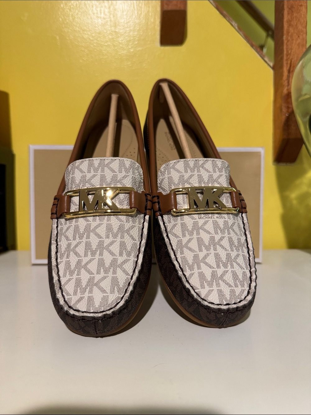 NIB Michael Kors Camila moc size 8.